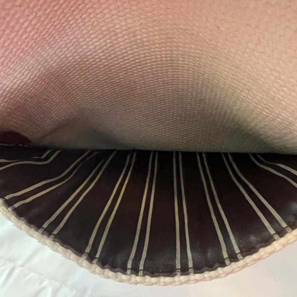 Louis Vuitton messenger bag. Good preloved condition. - Picture 7 of 10